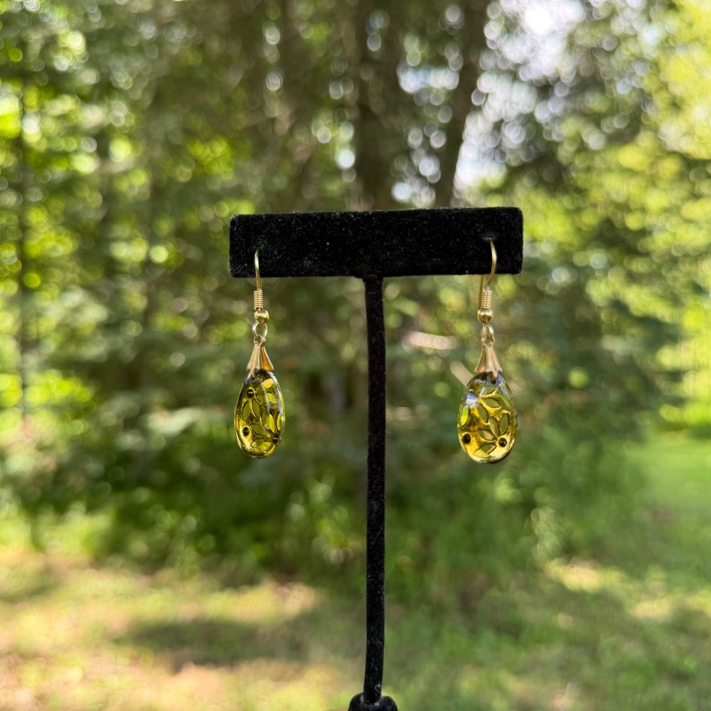 Vintage Olive Amber Lucite Tear Drop Earrings Gold Tone Rhinestone Backing Boho - Picture 4 of 8